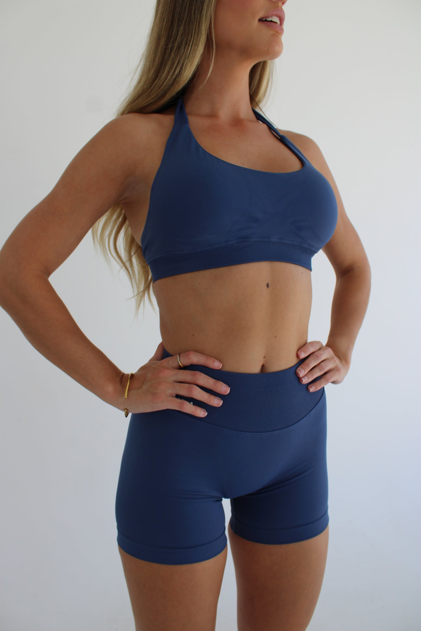 COMPACT SEAMLESS SHORTS