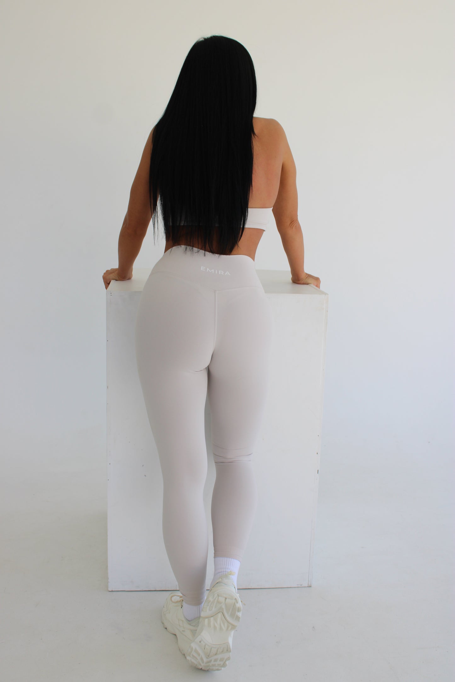EMIRA RE SCULPT CROP BEIGE