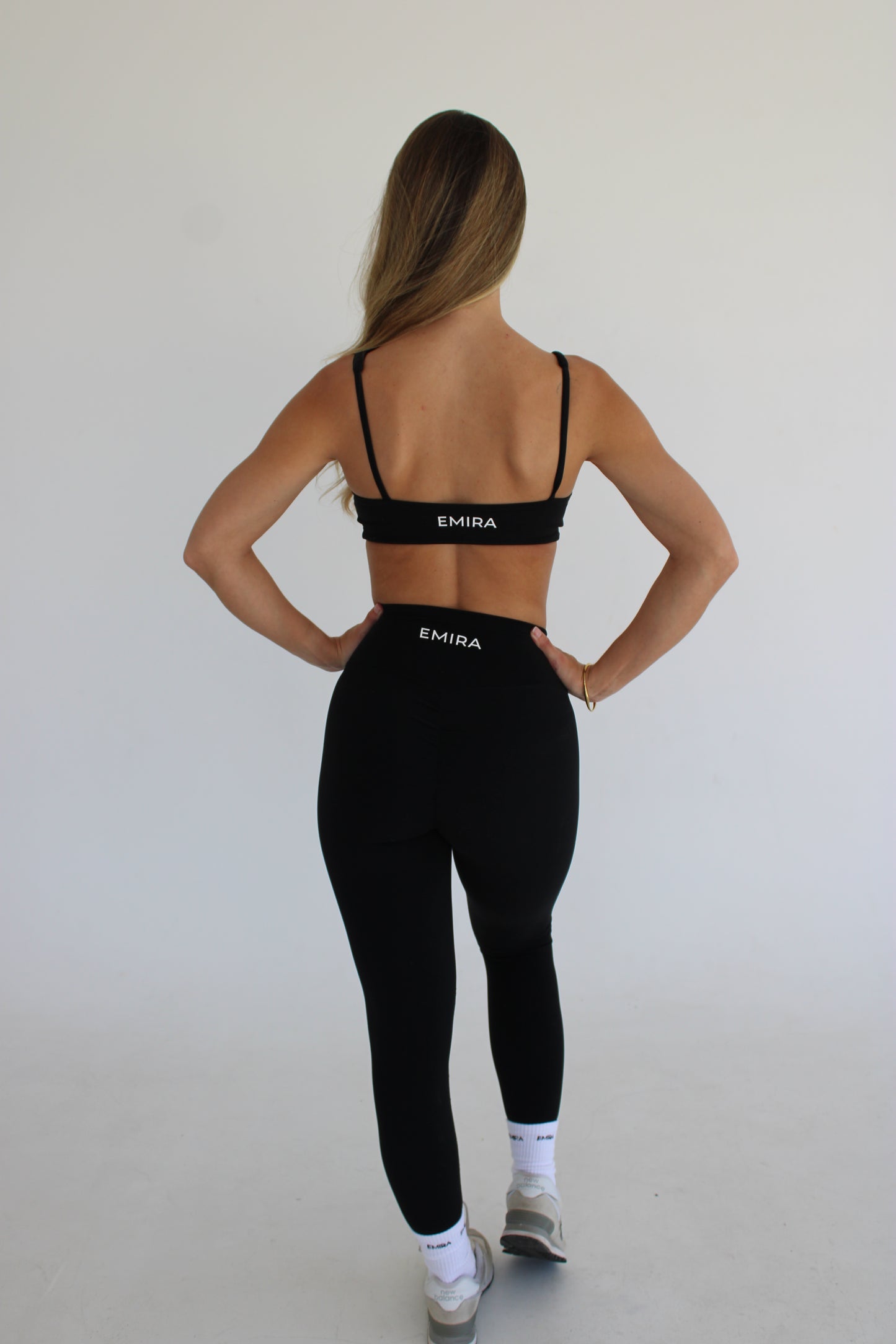EMIRA SCULPT CROP BLACK