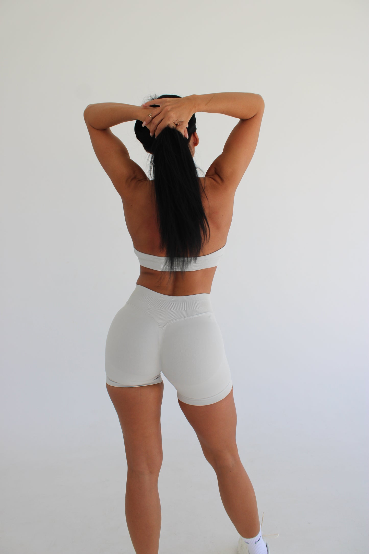 COMPACT SEAMLESS SHORTS