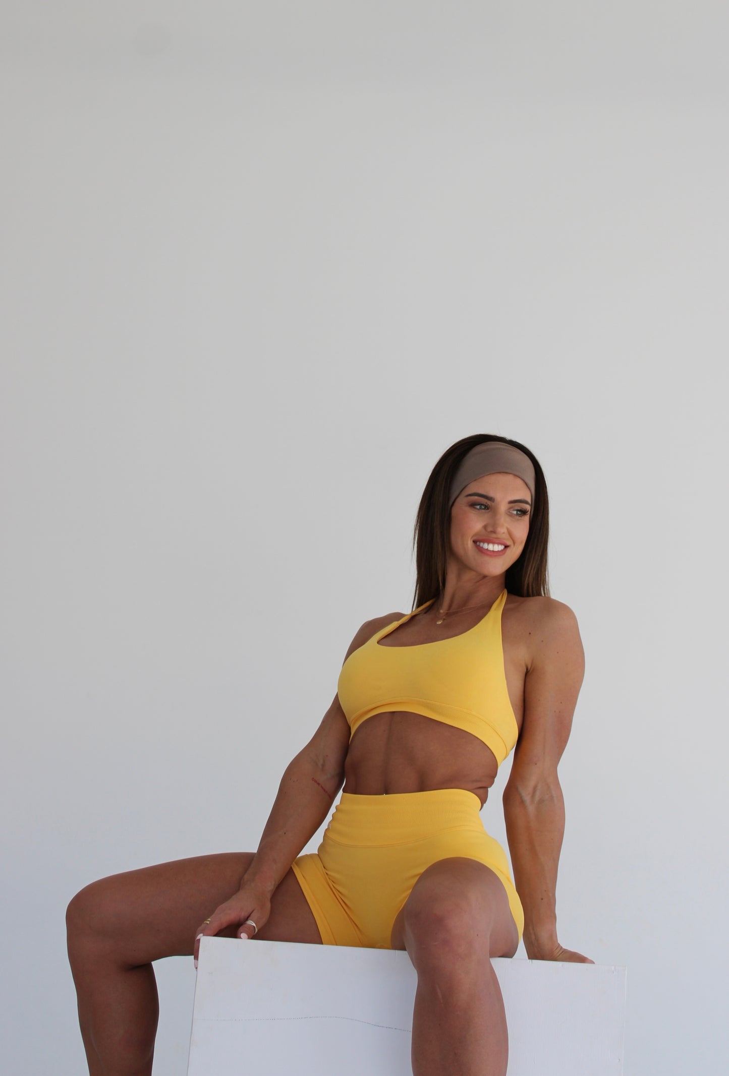 COMPACT SEAMLESS SHORTS