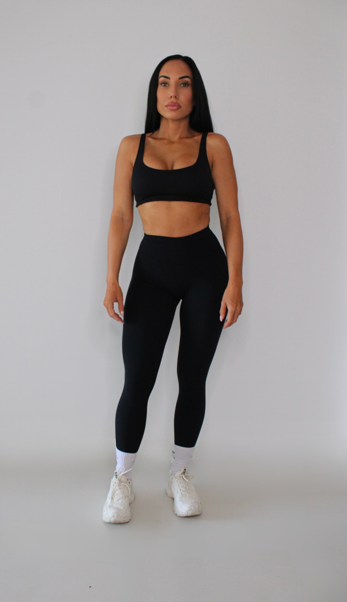 EMIRA SCULPT CROP BLACK