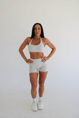 COMPACT SEAMLESS CROP