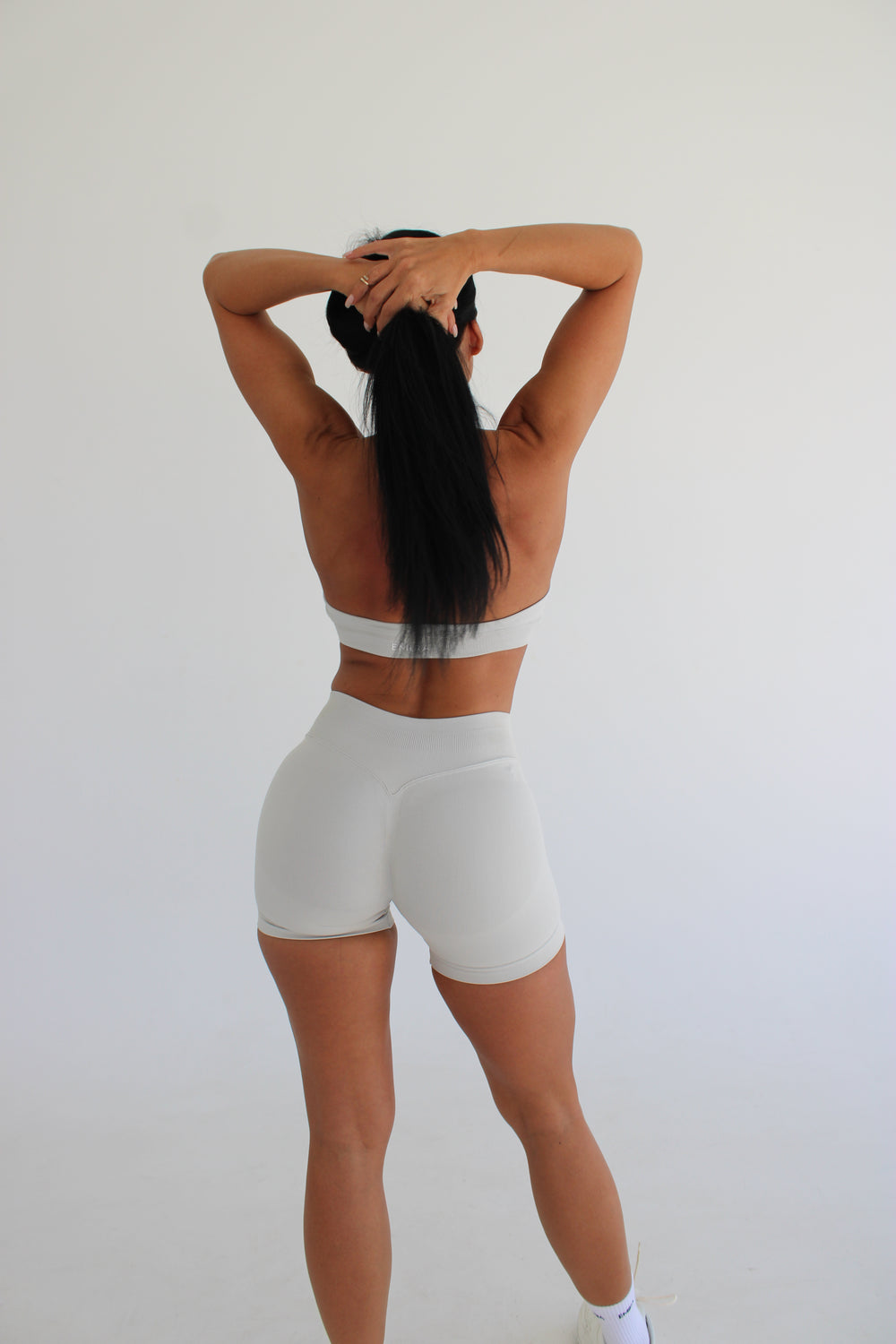 COMPACT SEAMLESS SHORTS
